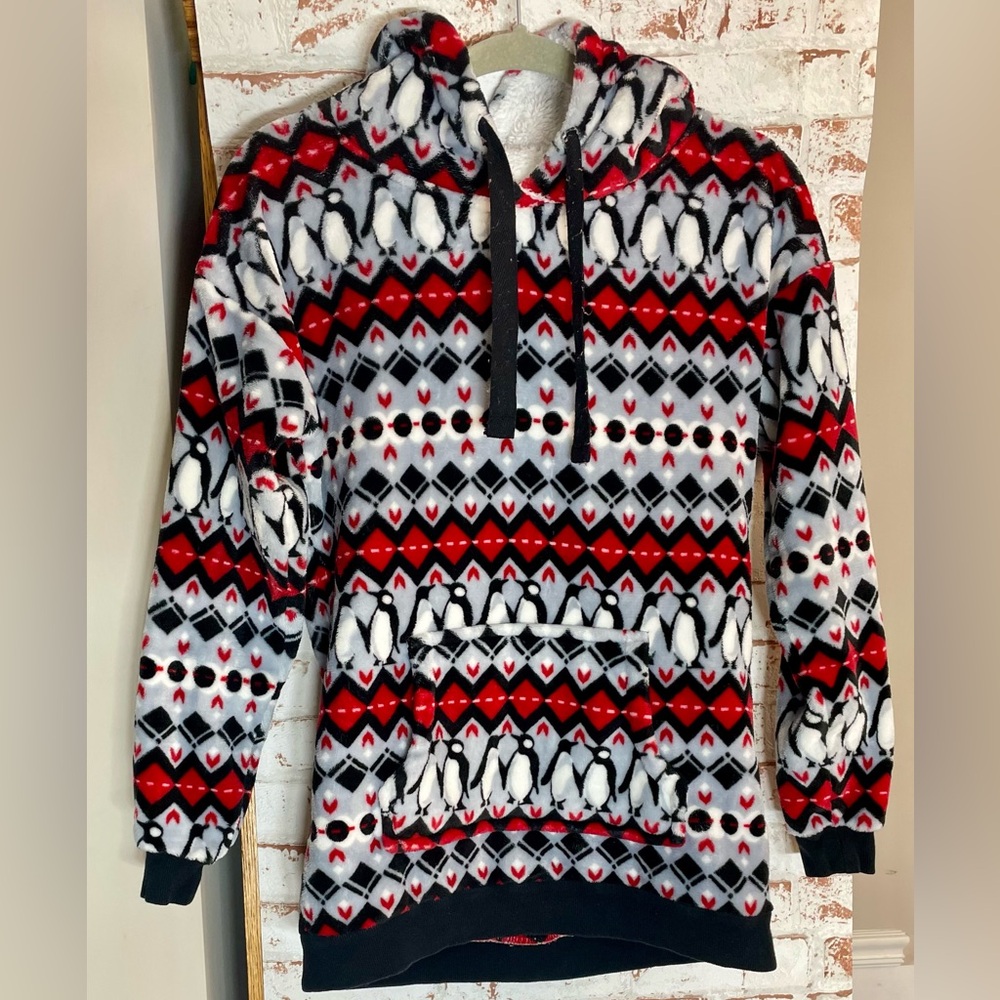 Vera Bradley Fleece with Red and Black Accents Size S